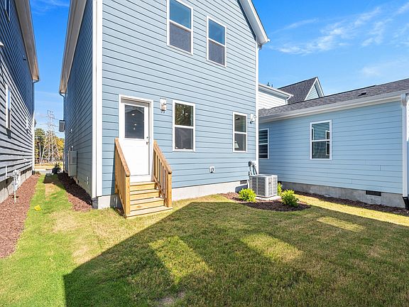 4th image of 156 Weavers Grove Dr
