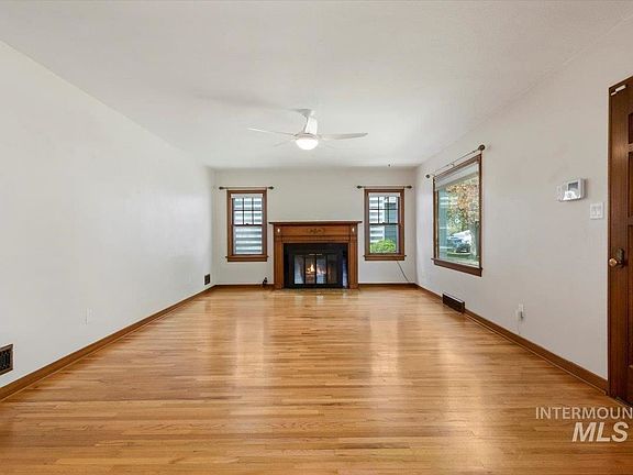 5th image of 303 8th Ave N