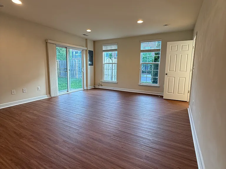 6257 Casdin Dr — Photo 8