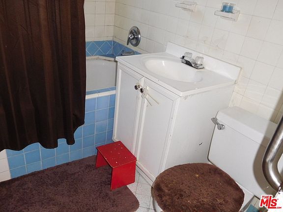 4th image of 8940 S Hobart Blvd