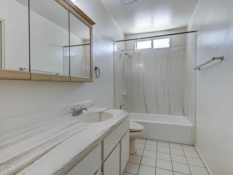3933 S Pine St — Photo 11