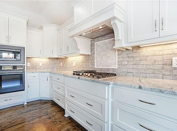 5th image of 2516 NE 92nd St