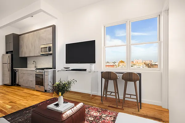 Rented by MNS | media 8