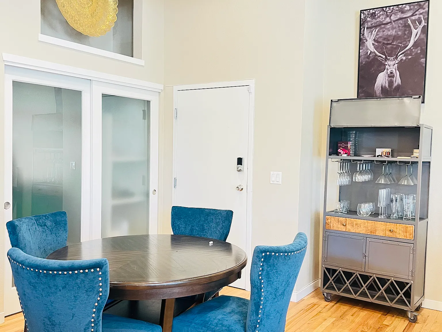 2 bed, 2.5 bath, 1888 sqft, $4,000 — Photo 3