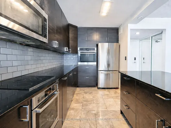 10 Martha Eaton Way #1811, Toronto, ON M6M 5B3