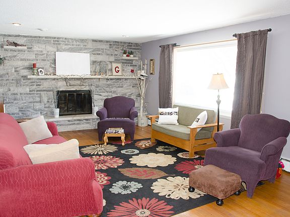 living room w/  fireplace