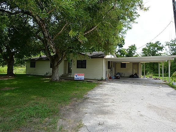 CARPORT HAS LIGHTS! LARGE PARKING AREA.