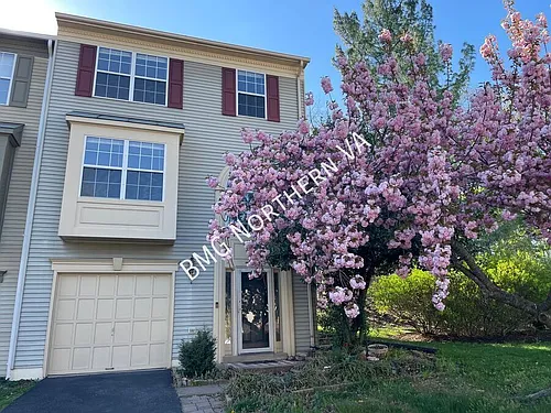 865 Tall Oaks Sq SE Photo 1