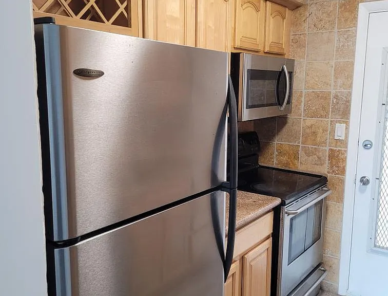 11610 N Bayshore Dr #3H — Photo 5