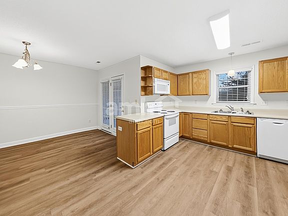 4th image of 1975 Hawkcrest Ct