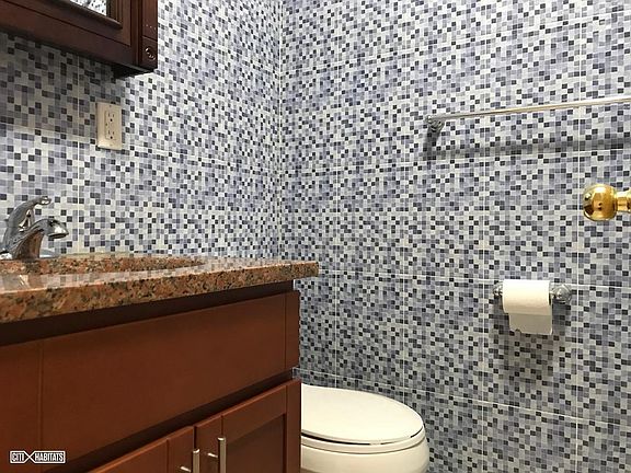 4th image of 5 Eldridge St APT 8