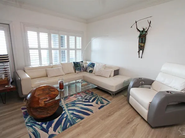 80 Baybridge Dr, Gulf Breeze, FL 32561