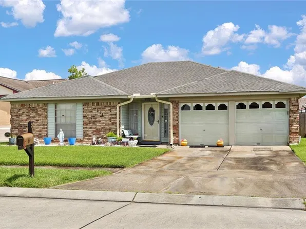 2121 Sugarloaf Dr, Harvey, LA 70058