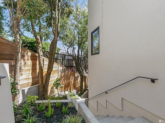 5th image of 320 Roosevelt Way