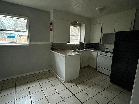 3rd image of 4159 Dearing St