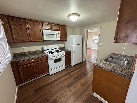 3rd image of 1621 E Bowman St