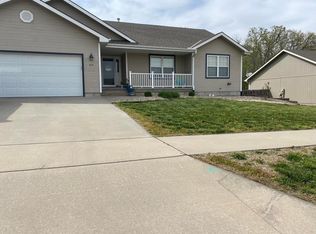 417 Stone Grove Dr, Manhattan, KS 66503