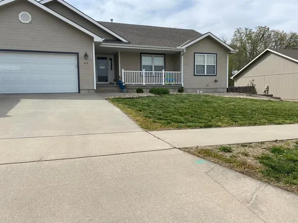 417 Stone Grove Dr, Manhattan, KS 66503