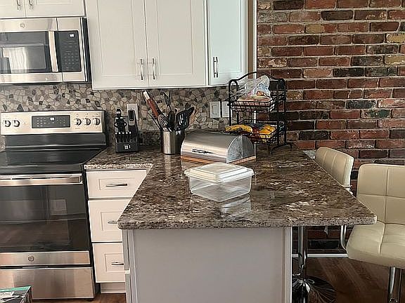 4th image of 8519 Glengary St