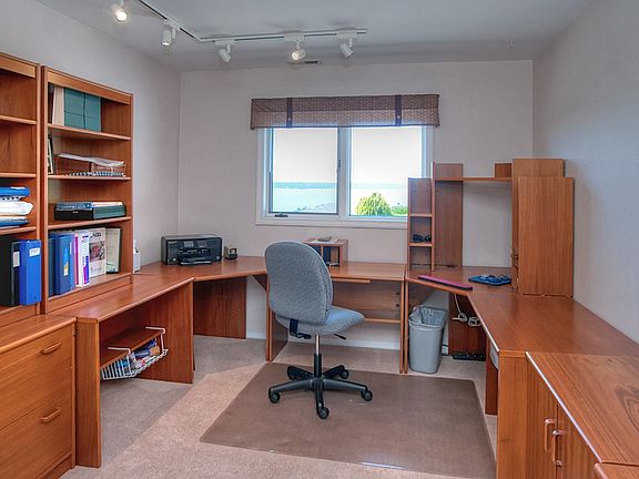 2nd image of 230 Grandview Cir