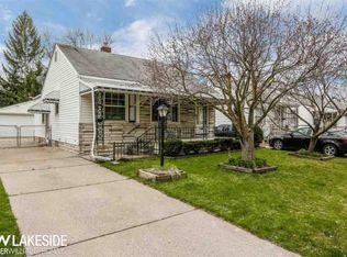 19172 Woodcrest St, Harper Woods, MI 48225