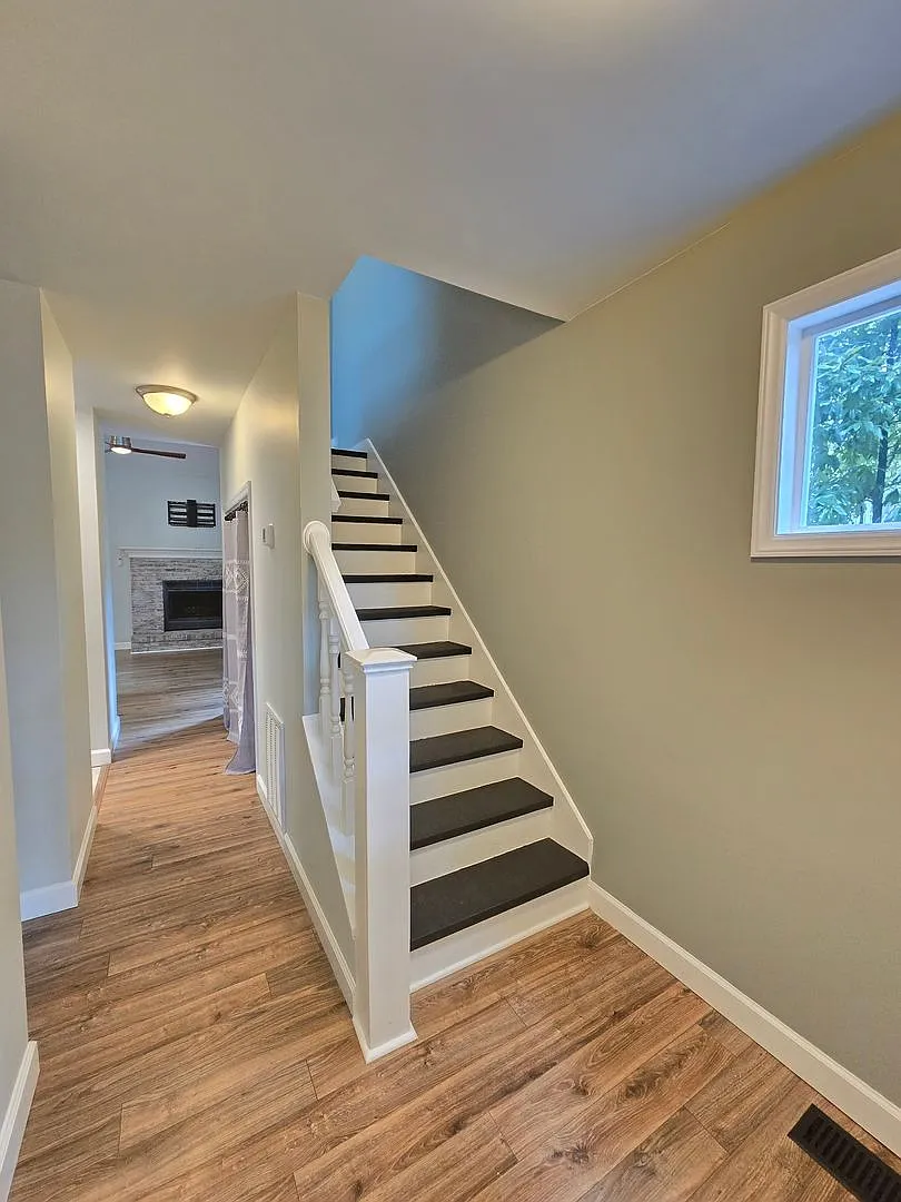 Building Photo - 106 Hillsdale Dr