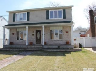 1419 Noel Ave, Hewlett, NY 11557