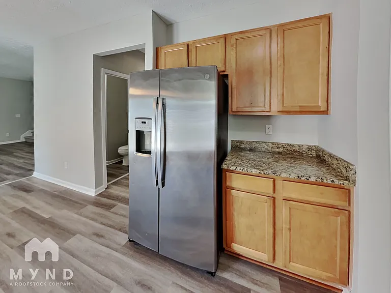2250 Village Green Dr — Photo 4