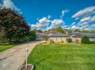 1318 Iroquois Ln, Darien, IL 60561