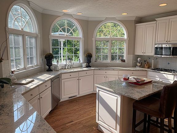 4th image of 33649 N Deer Creek Ln