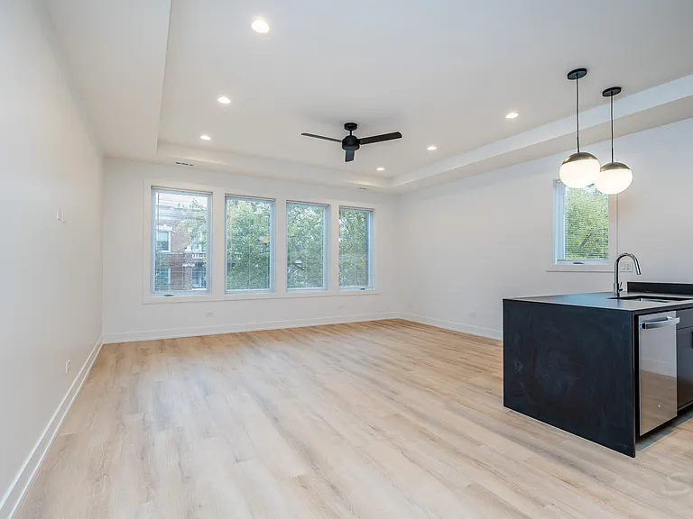 6031 S Vernon Ave #1 — Photo 2