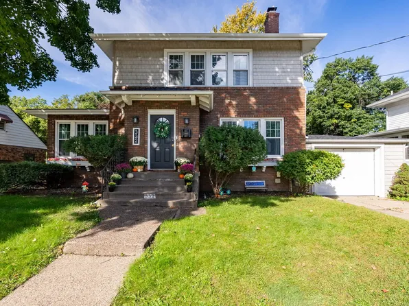 332 Forest Rd, Davenport, IA 52803