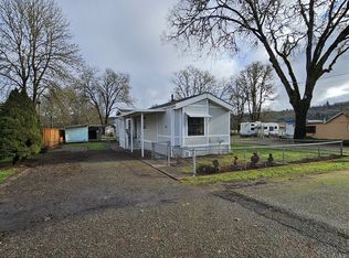 142 Charlene Ln, Tenmile, OR 97481