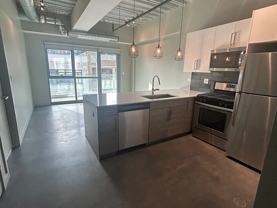 1255 N Milwaukee Ave #404
