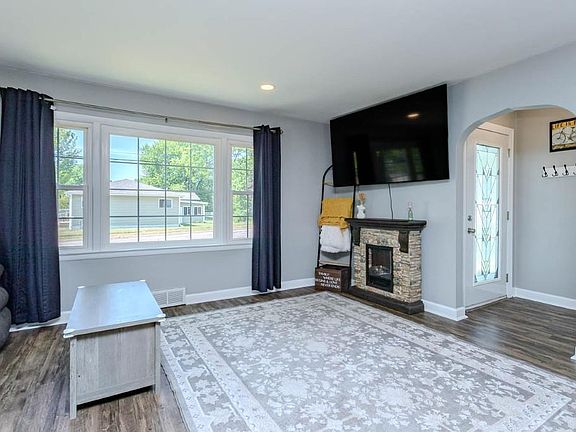 5th image of 519 KAMKE STREET