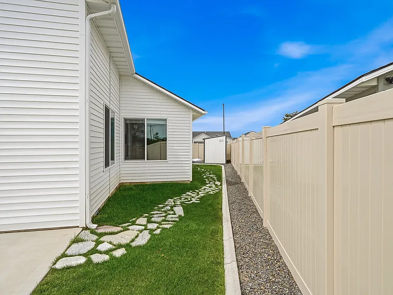 406 Hildago Way — Photo 42