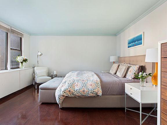 3rd image of 200 W 79th St #8RS