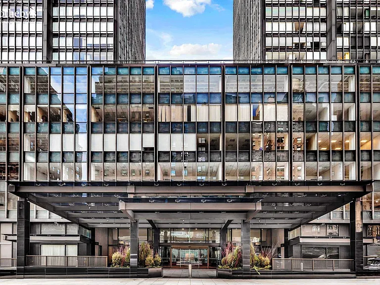 860 United Nations Plz #Penthouse 37/38b — Photo 21