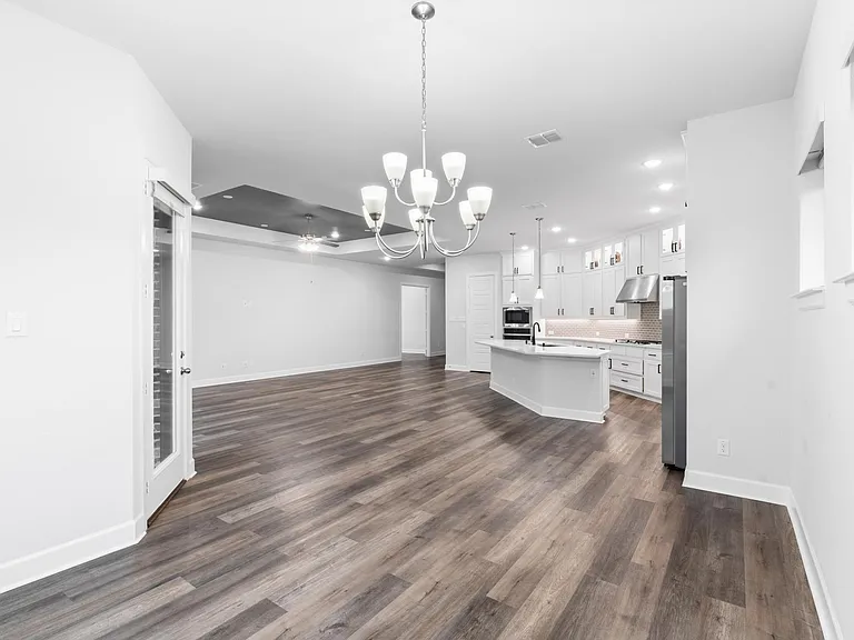 500 Samaritan Dr — Photo 17