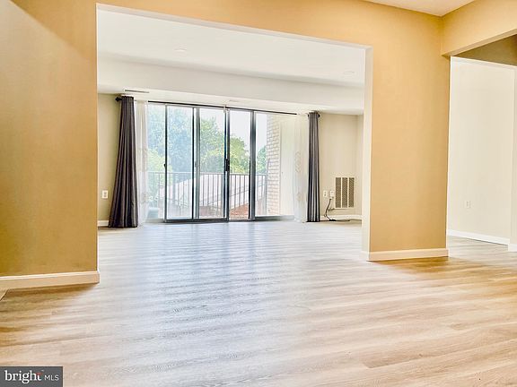 5th image of 870 College Pkwy #30