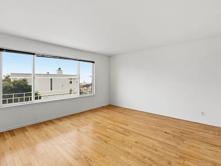 4444 Balboa St #207 — Photo 2