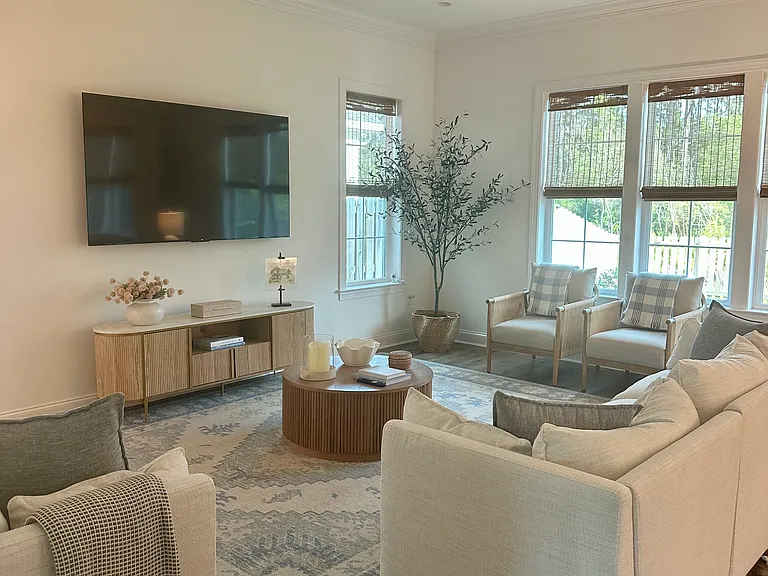 149 Suwannee Dr — Photo 3