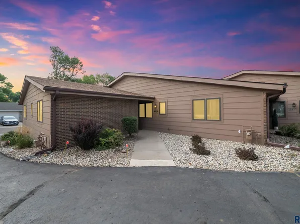 4909 S Oxbow Ave, Sioux Falls, SD 57106