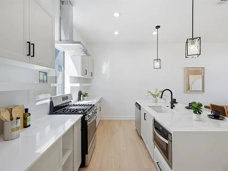 4635 Manett St #101 — Photo 14