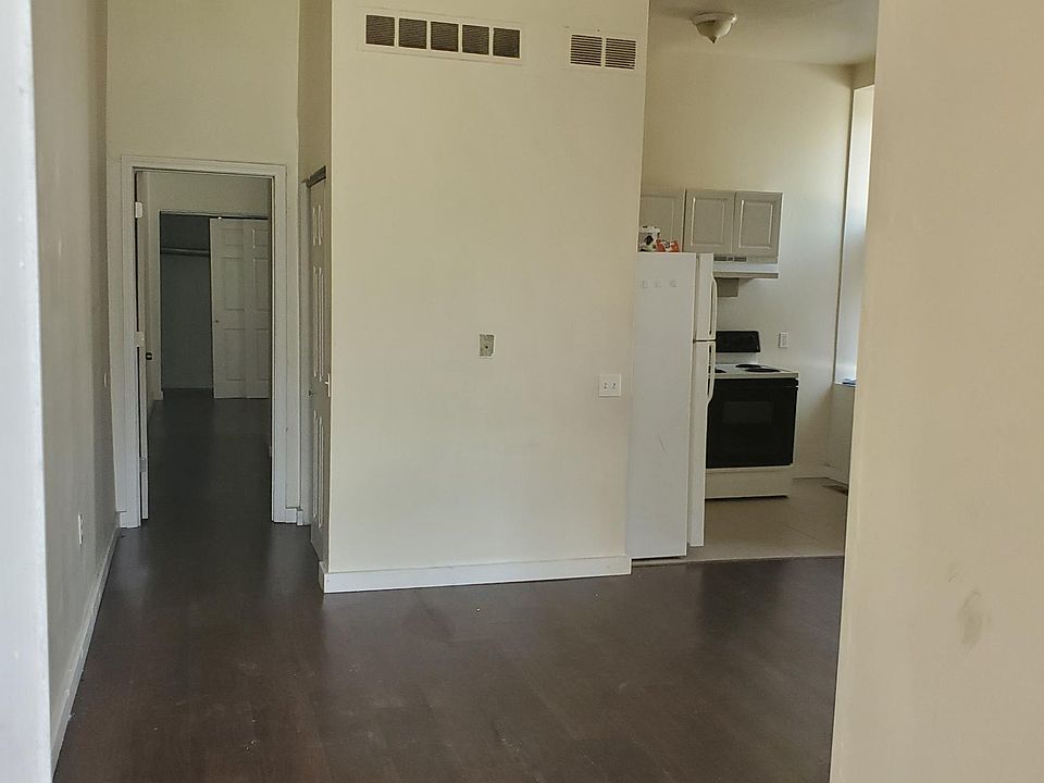 2nd image of 2300 S Jefferson Ave