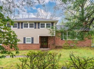 18 Tremont Ter, Livingston, NJ 07039