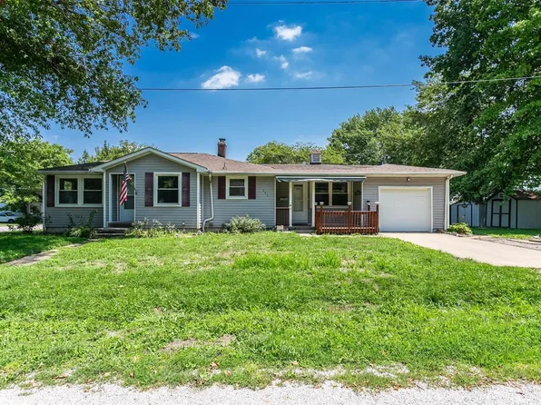 202 S Walnut St, Trenton, IL 62293