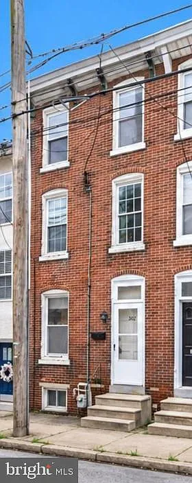 309 E Hector St