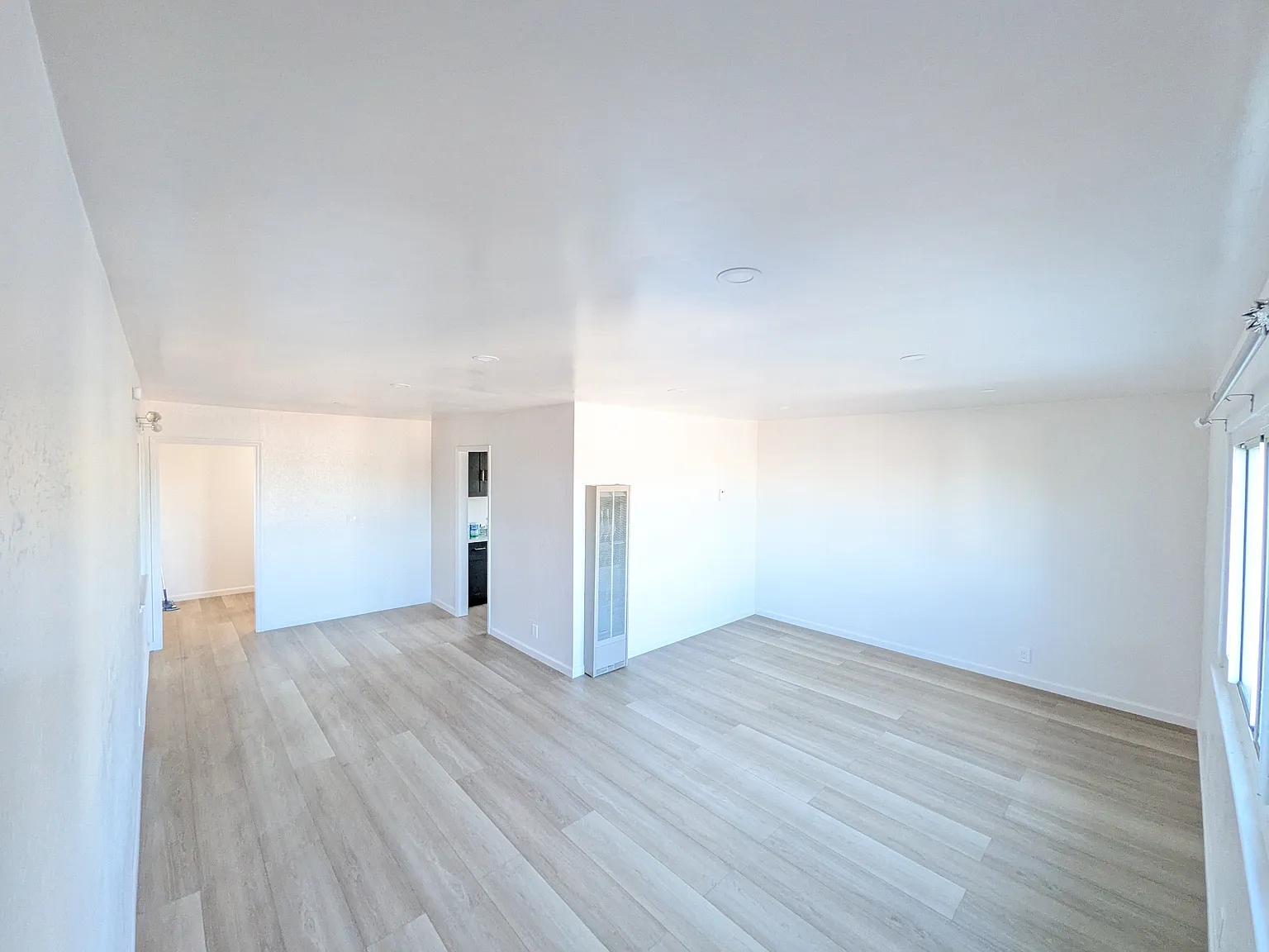 2 bed, 1000 sqft, $3,800 — Photo 4