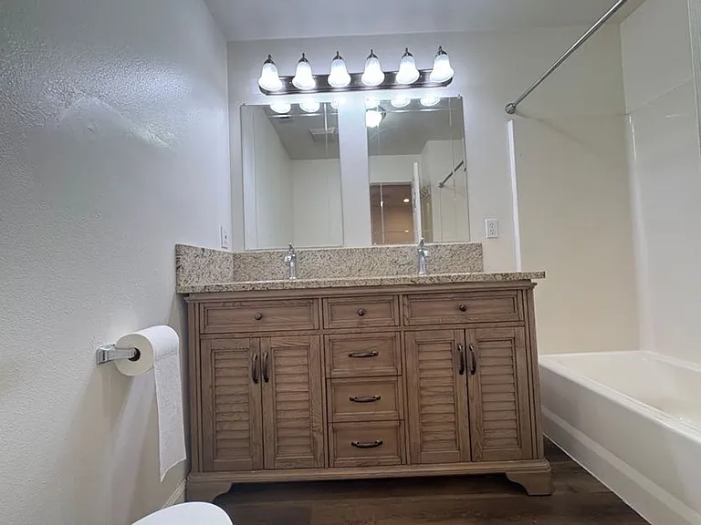 1003 Victoria Ave — Photo 18